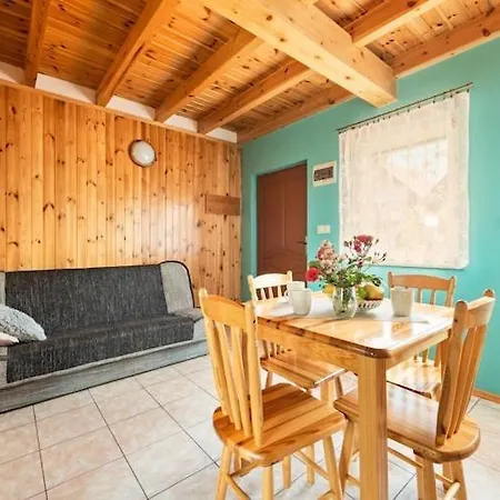 بيت للعطل Two-story Homes With Terraces, Playground