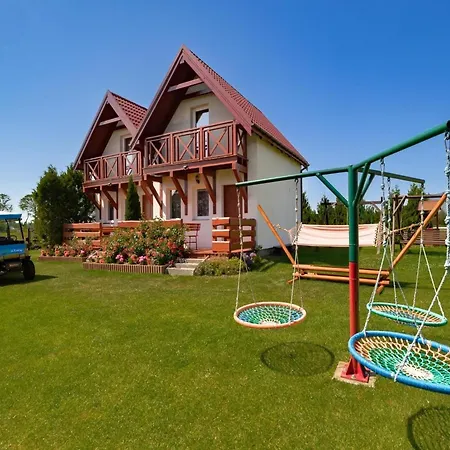בית נופש Two-story Homes With Terraces, Playground מיילנו